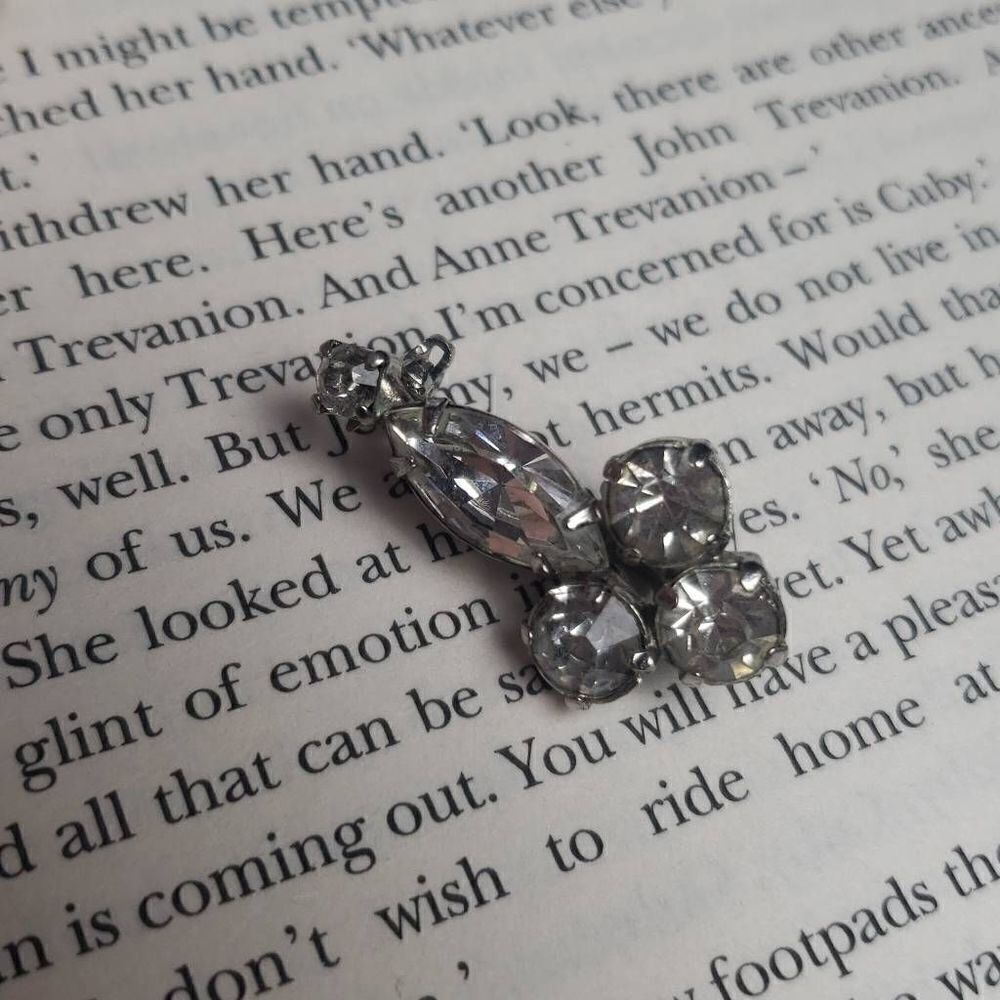 Faux Diamond Brooches - Picture 4 of 7